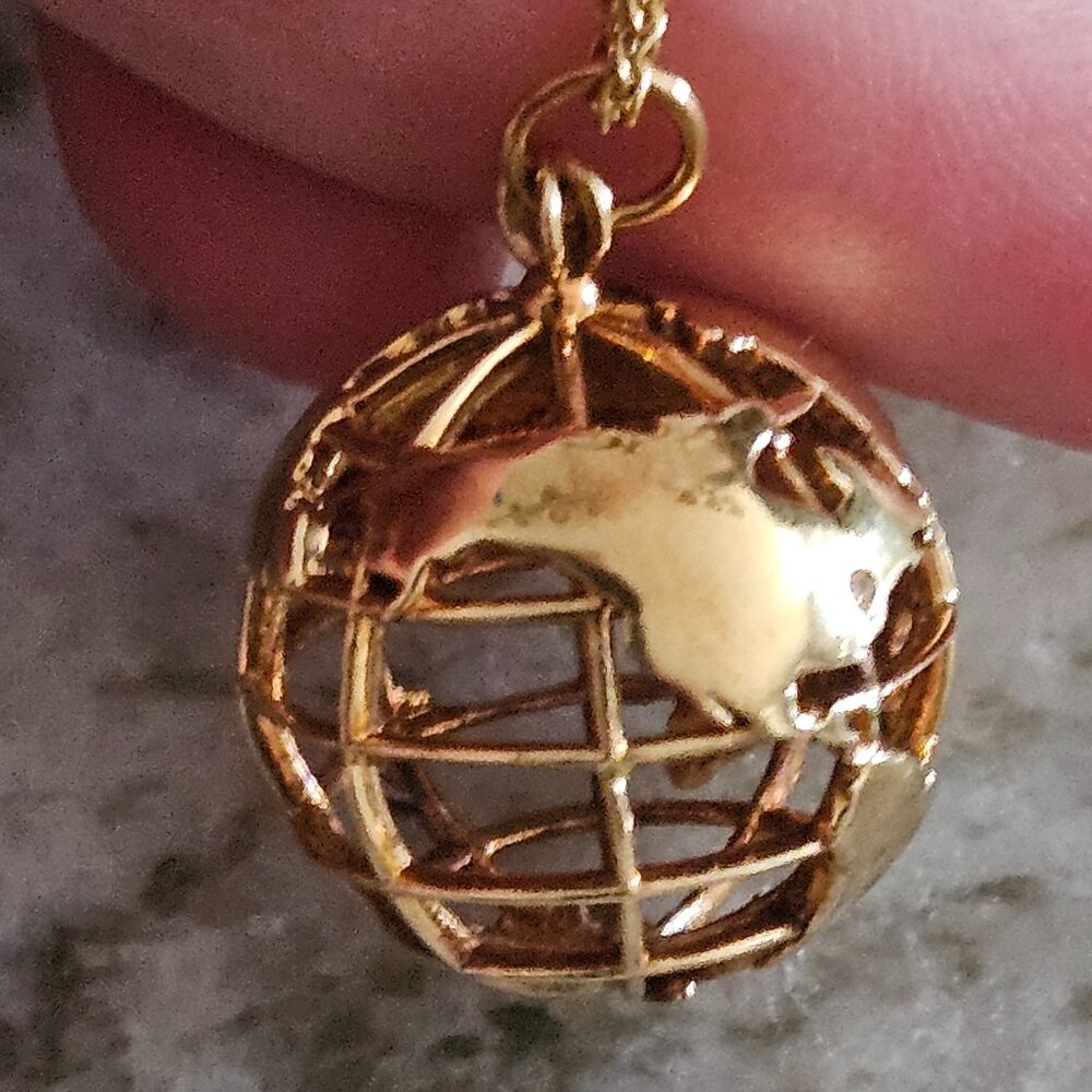 MONICA RICH KOSANN MY EARTH WORLD DIAMOND 18K GOLD CHARM NECKLACE PENDANT CHAIN